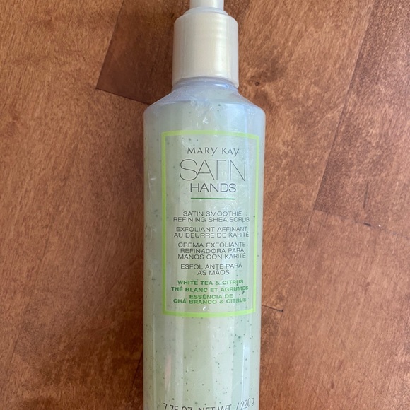 Mary Lay satin hands - Picture 3 of 4